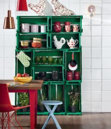 armário-de-cozinha-feito-com-caixotes-reaproveitados